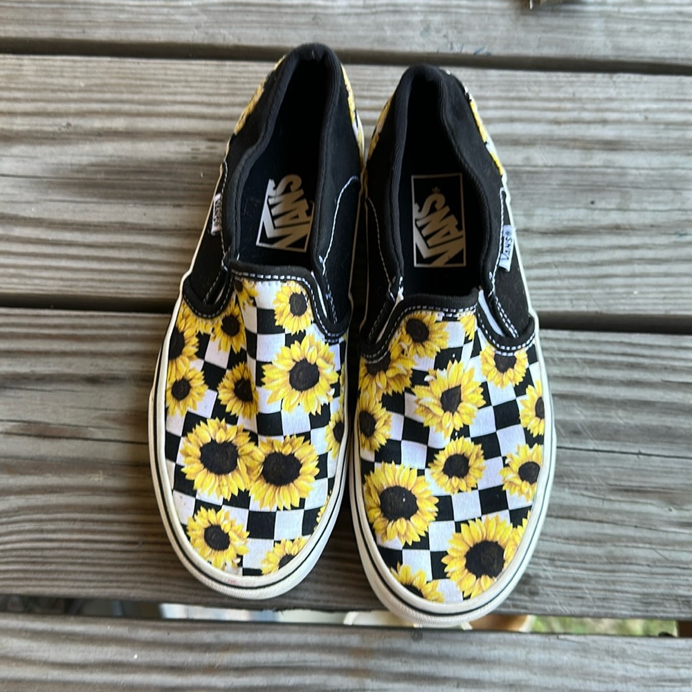 Black and White checked Sunflower Vans women’s 6